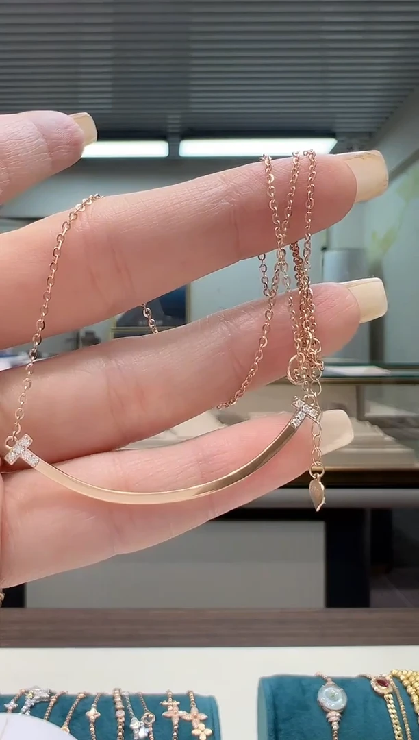 【闪购商品】钻石颈饰18K金镶嵌镶钻酒窝微笑项链K红