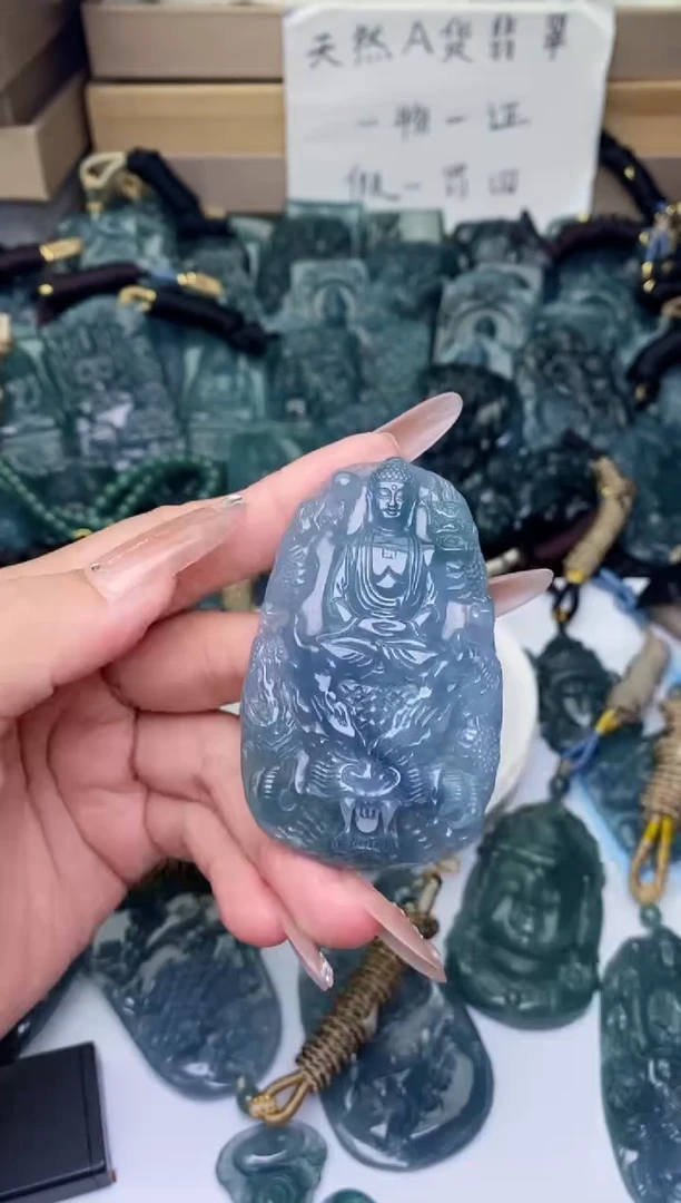 颈饰未镶嵌翡翠