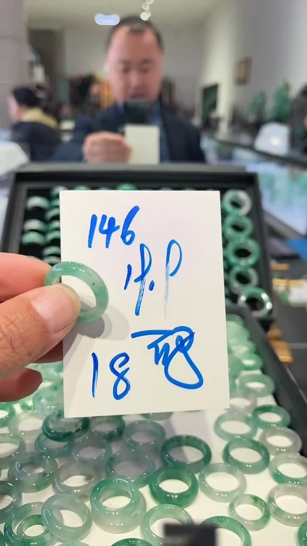 未镶嵌戒圈石英质玉非洲翠