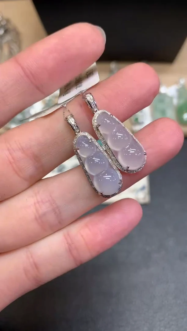 【闪购商品】翡翠颈饰18K金镶嵌福豆【无服务费】【多样性发其一】