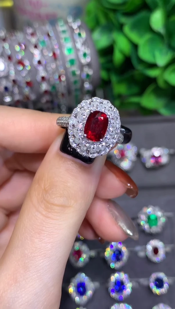 18K金镶嵌戒指红宝石2.01CT