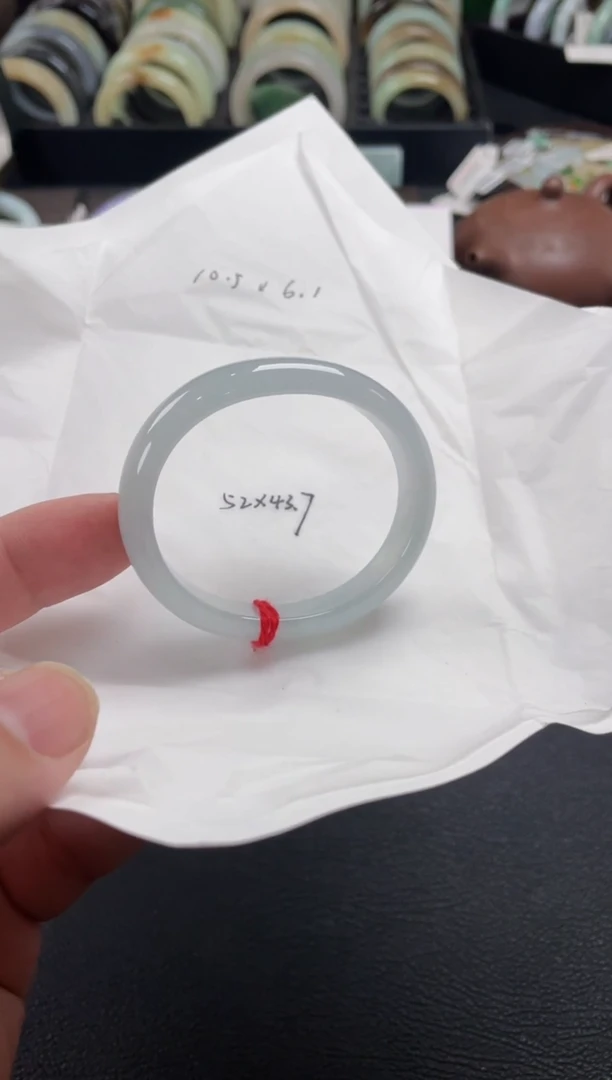 【闪购商品】翡翠手镯未镶嵌52贵妃