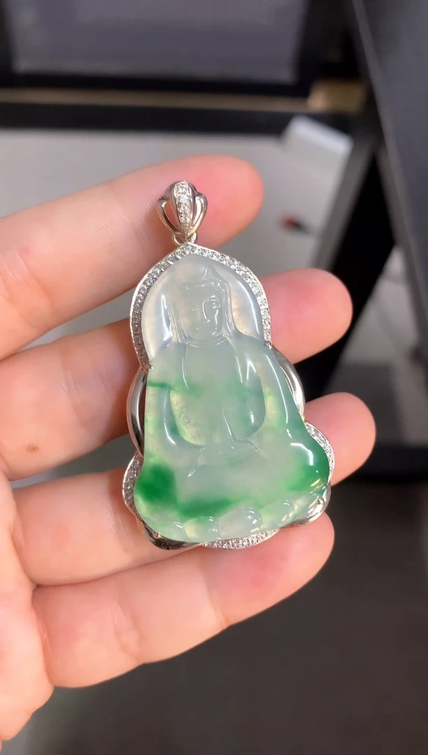 翡翠银S925镶嵌颈饰海****)翡翠观音吊坠