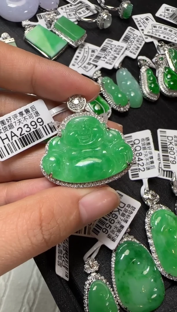 颈饰18K金镶嵌翡翠HA2399冰绿佛公