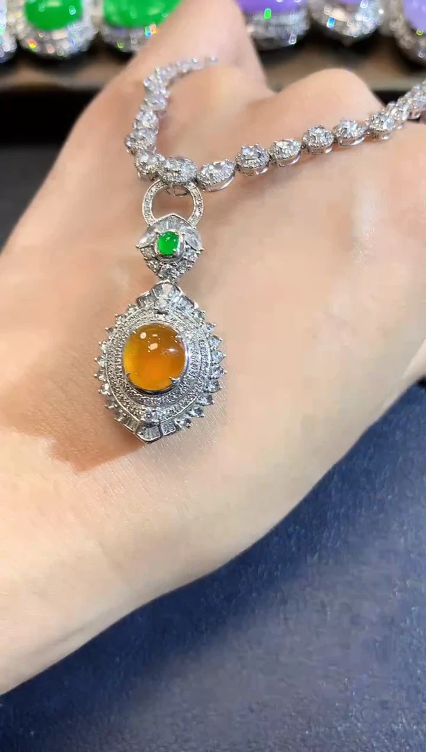 吊坠(不含链)18K金镶嵌翡翠S38