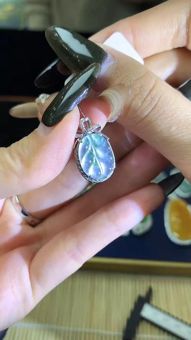 【闪购商品】翡翠吊坠(不含链)18K金镶嵌翡翠叶子吊坠YC