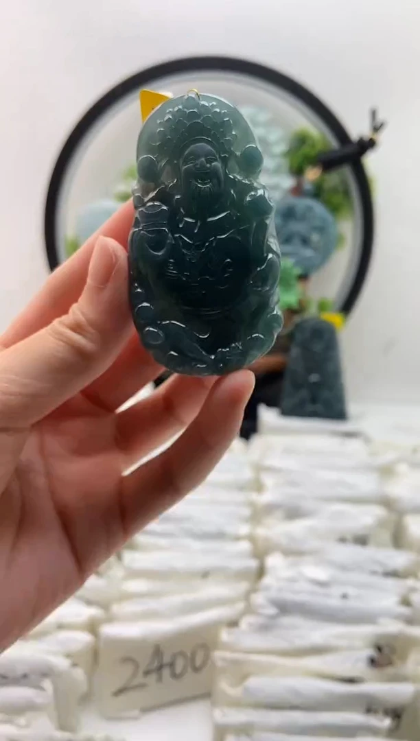 翡翠未镶嵌颈饰财神