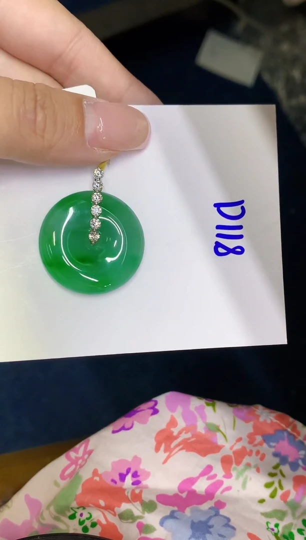 翡翠18K金镶嵌颈饰缅甸天然翡翠A货