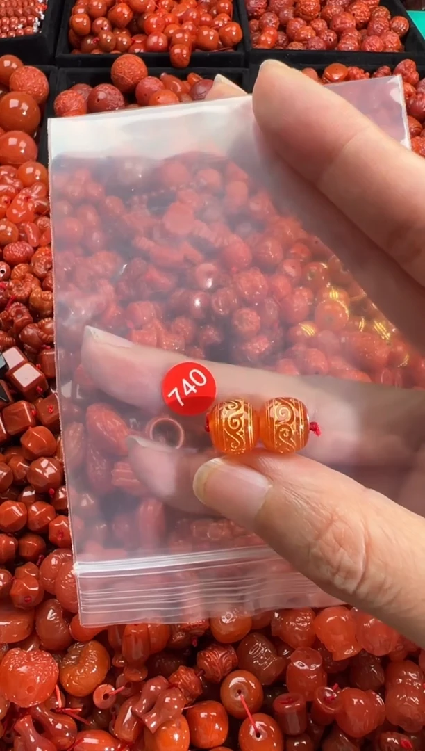 南红玛瑙未镶嵌颈饰1