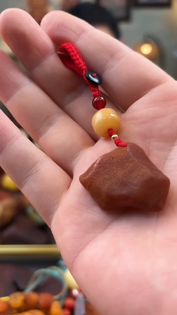 未镶嵌颈饰琥珀挂件