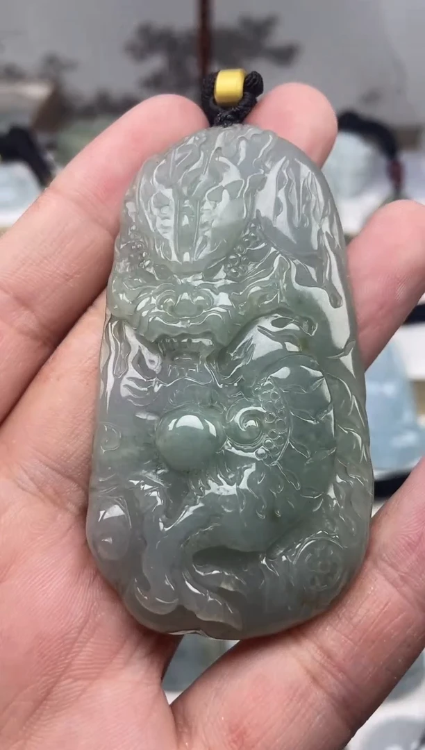 颈饰未镶嵌翡翠龙牌