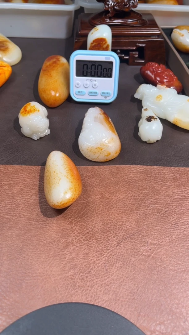 未镶嵌和田玉挂件秋****.和田玉