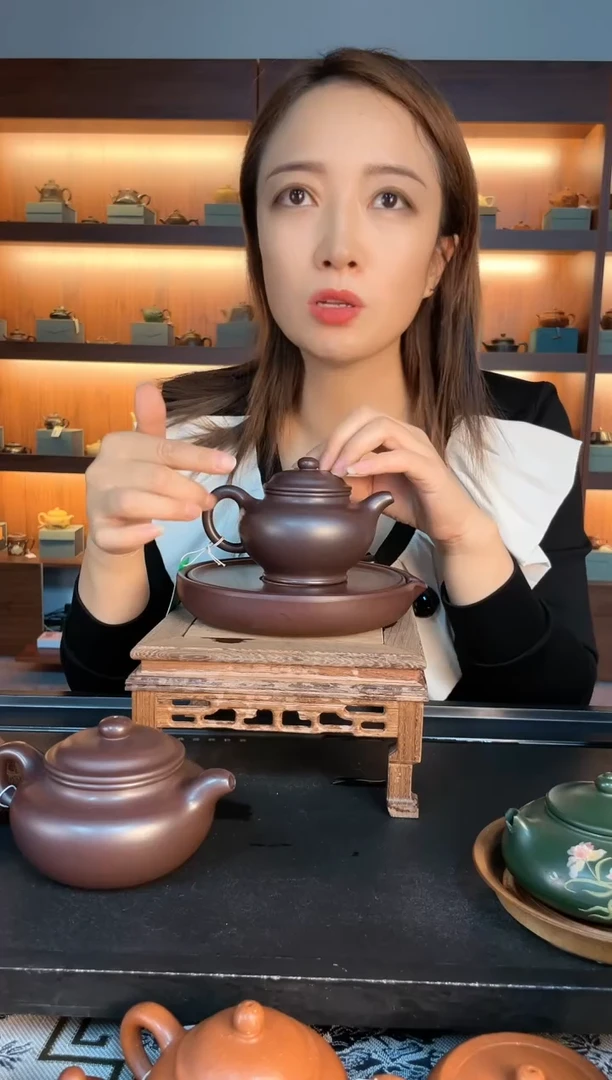 茶壶紫砂光器大亨掇只 紫茄泥 周粉兰