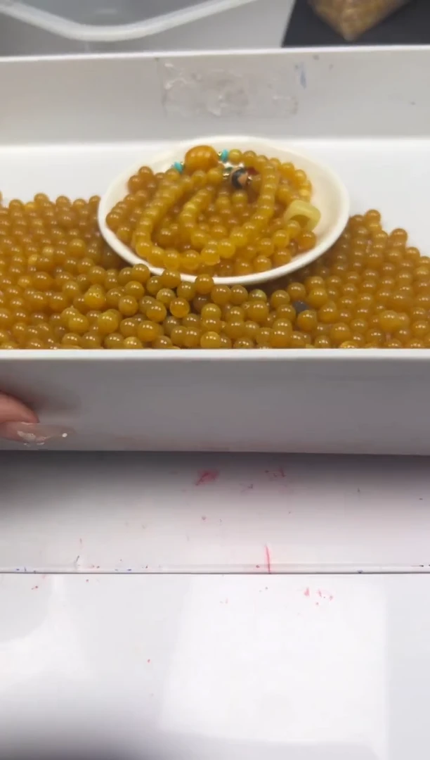 未镶嵌颈饰蜜蜡w99鸡油黄蜜蜡8mm*25颗