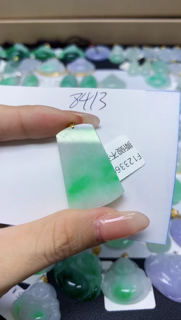 翡翠18K金镶嵌颈饰天然缅甸翡翠A货