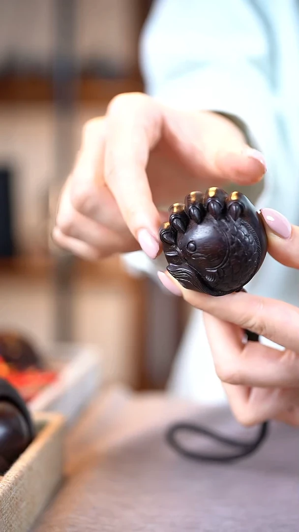 檀香紫檀（小叶紫檀）鱼与熊掌挂件