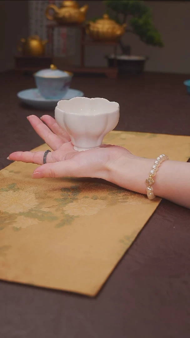茶杯紫砂【宜景窑珍珠白系列】曼陀罗
