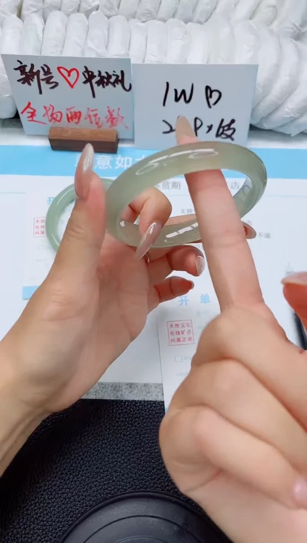 未镶嵌手镯石英质玉147-60.8