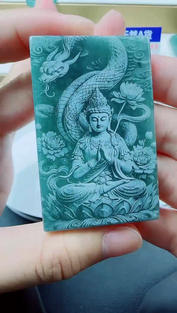 翡翠未镶嵌颈饰蛇本命佛