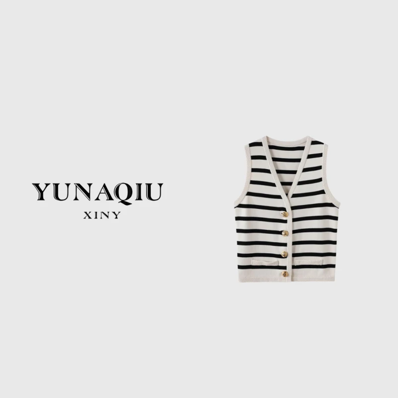 YUNAQIU夏季女士休闲V领小金扣黑白撞色针织款马甲背心-2128