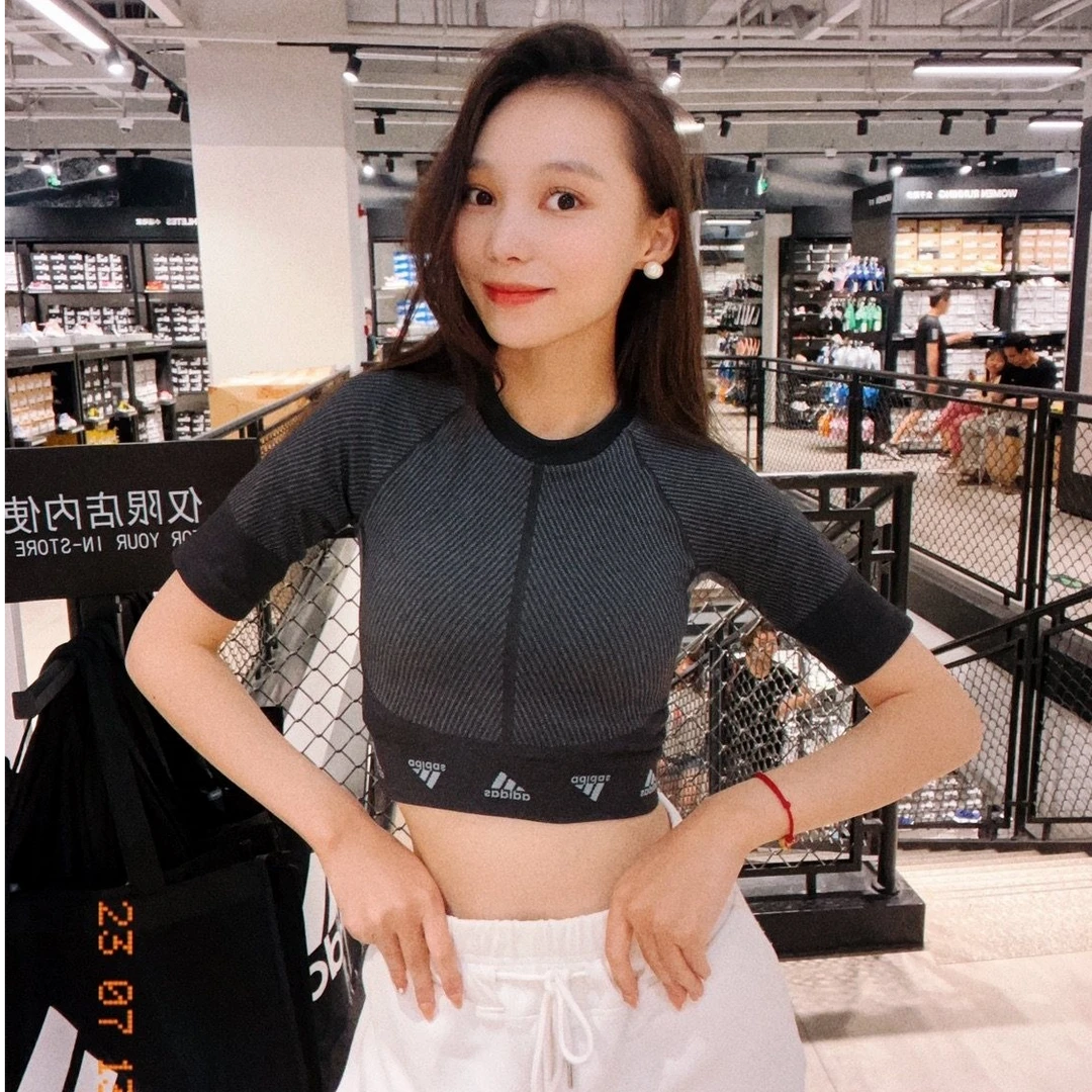 阿迪达斯 户外瑜伽跑步健身休闲运动打底 HD9566/HD1981