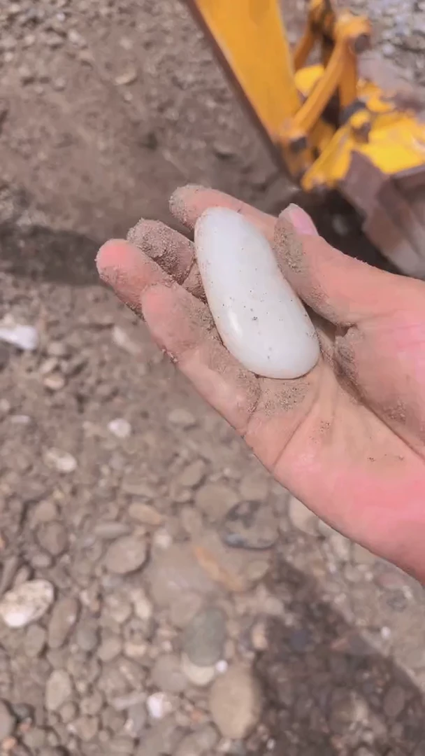 透闪石质玉未镶嵌珠宝奇石透闪石质玉，未镶嵌珠宝奇石