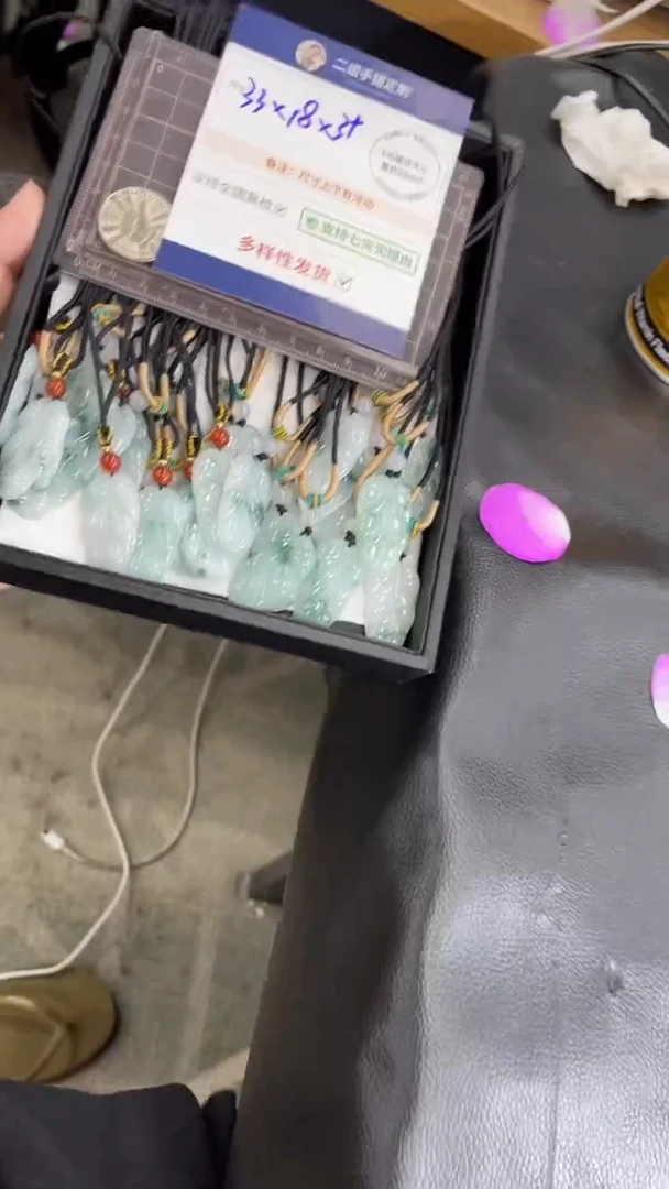 翡翠挂件未镶嵌飘花叶子多样性发其一CP8配绳