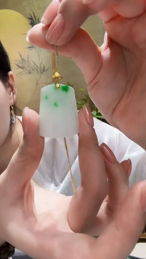 颈饰未镶嵌翡翠吊坠