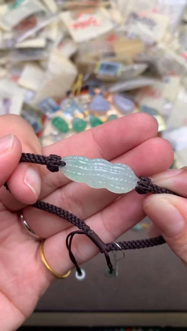 翡翠挂件未镶嵌 —