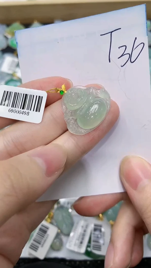 翡翠18K金镶嵌颈饰111111111