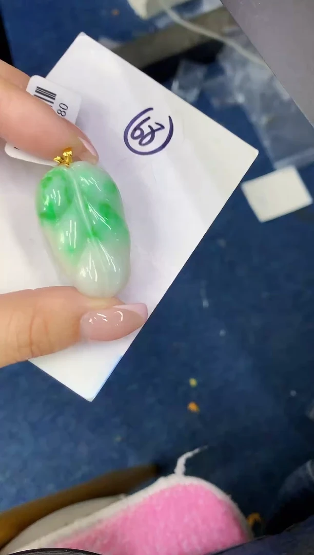 翡翠18K金镶嵌颈饰缅甸天然翡翠A货