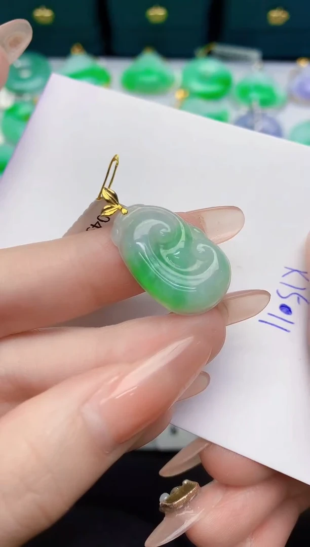 颈饰18K金镶嵌翡翠缅甸天然翡翠A货