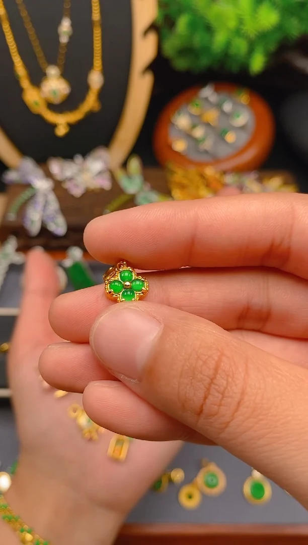 【闪购商品】翡翠吊坠(不含链)银S925镶嵌四叶草万能扣