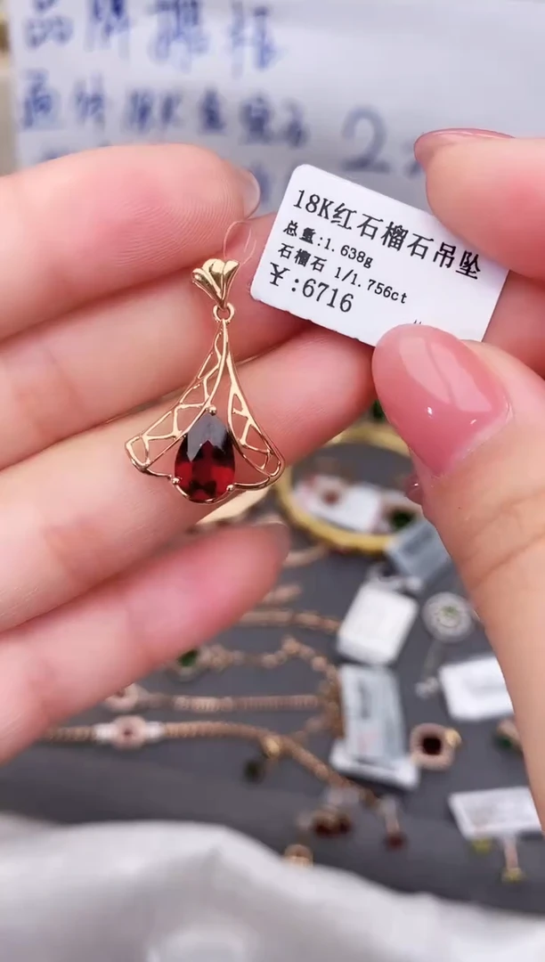 颈饰18K金镶嵌石榴石--专柜--
