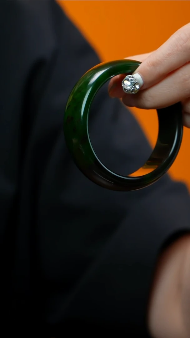 和田玉（碧玉）手镯未镶嵌红皮碧玉手镯 多样性发其一 圈口备注