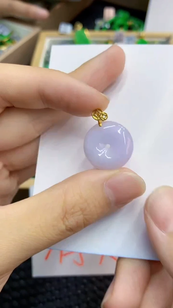 翡翠未镶嵌颈饰             1