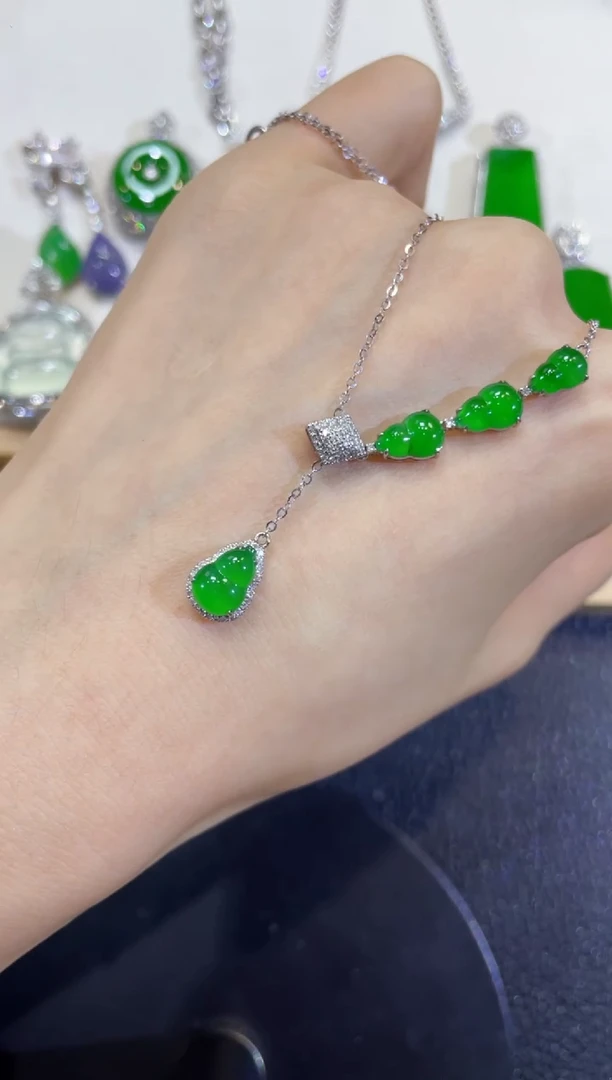 颈饰18K金镶嵌翡翠团购3