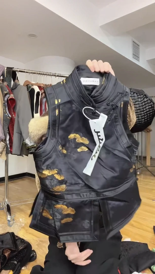 M码       90-105斤  马甲