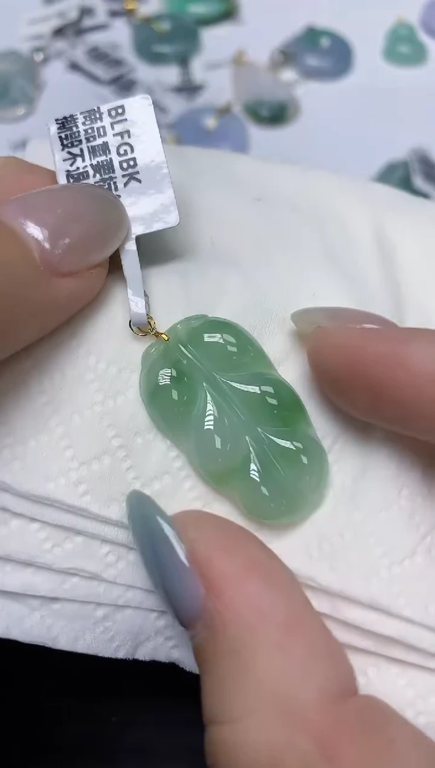 翡翠18K金镶嵌颈饰天然缅甸翡翠A货