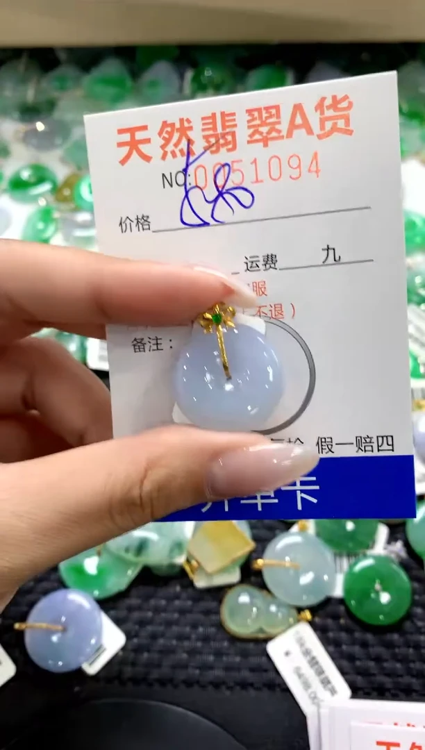 翡翠18K金镶嵌颈饰1111111111111111