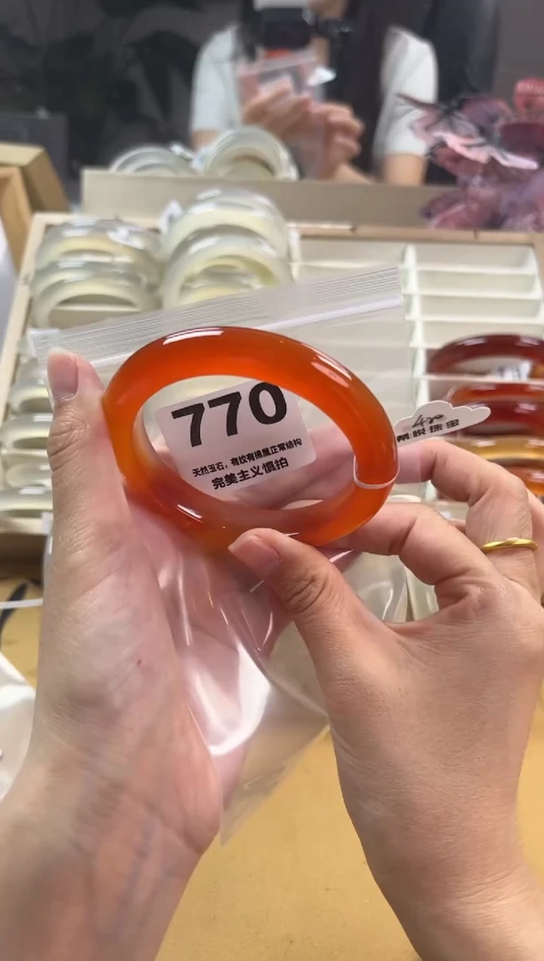 玛瑙/玉髓手镯未镶嵌你**眉770