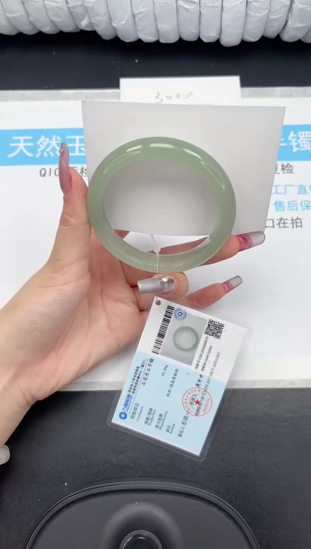 【闪购商品】石英质玉手镯未镶嵌59-55.6