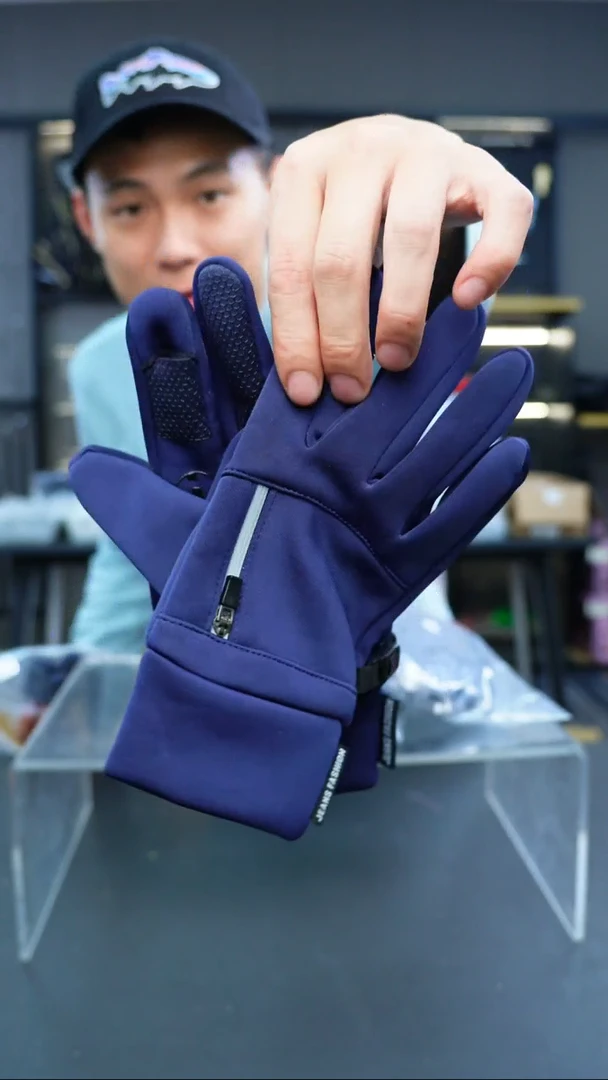 252#路亚毒物社冬季手套L码颜色随机