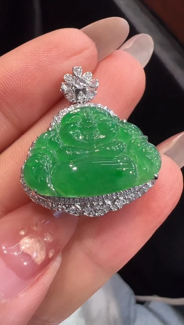 颈饰18K金镶嵌翡翠吊坠