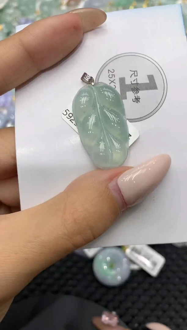 颈饰18K金镶嵌翡翠111111111111
