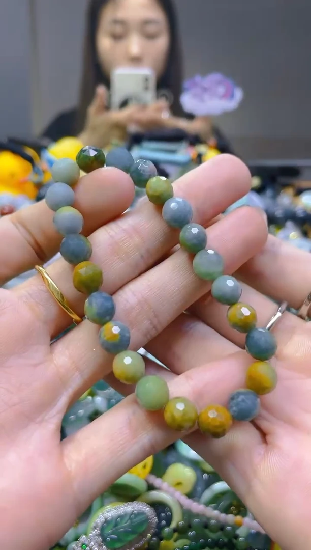 翡翠未镶嵌颈饰8MM/Z/翡翠A货，一件需也是批发价