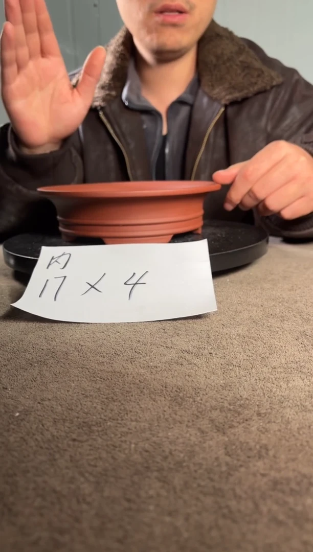A宜兴紫砂小花盆