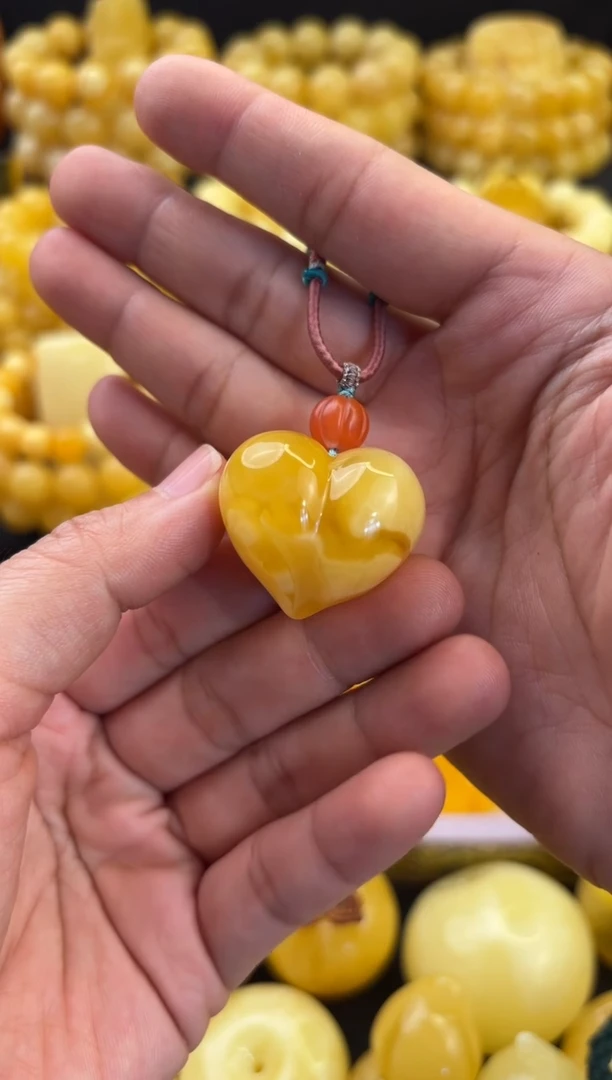 蜜蜡颈饰未镶嵌爱心