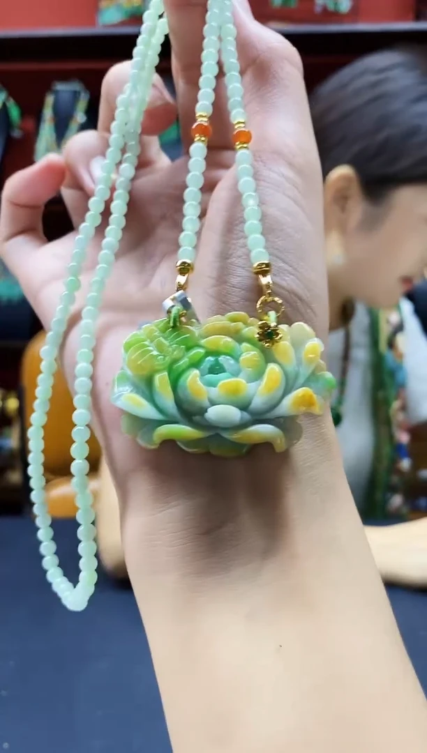 颈饰未镶嵌翡翠吊坠