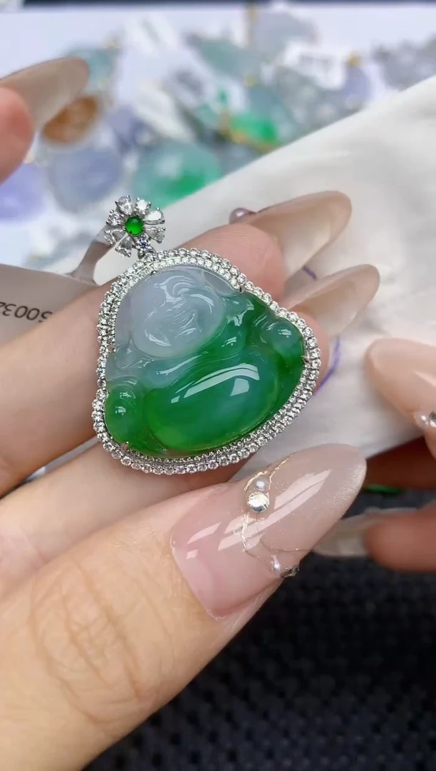 颈饰18K金镶嵌翡翠   天然翡翠A货  百元以上9米证书费自理